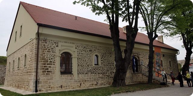 kamena kuca